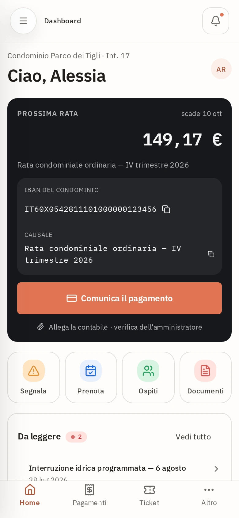 Dashboard del residente su smartphone con barra di navigazione in basso.
