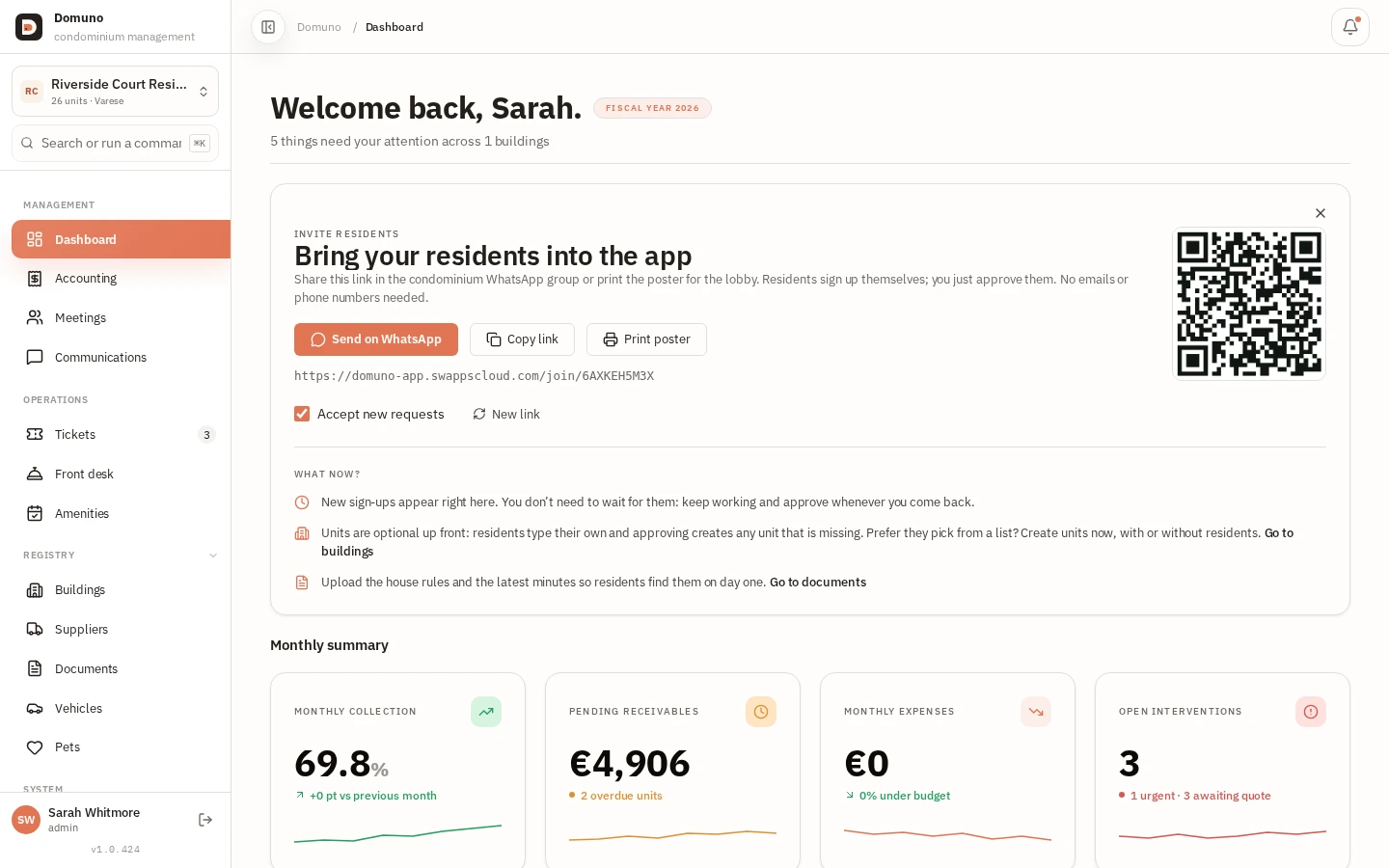 Manager dashboard with status indicators, cash flow and next meeting.