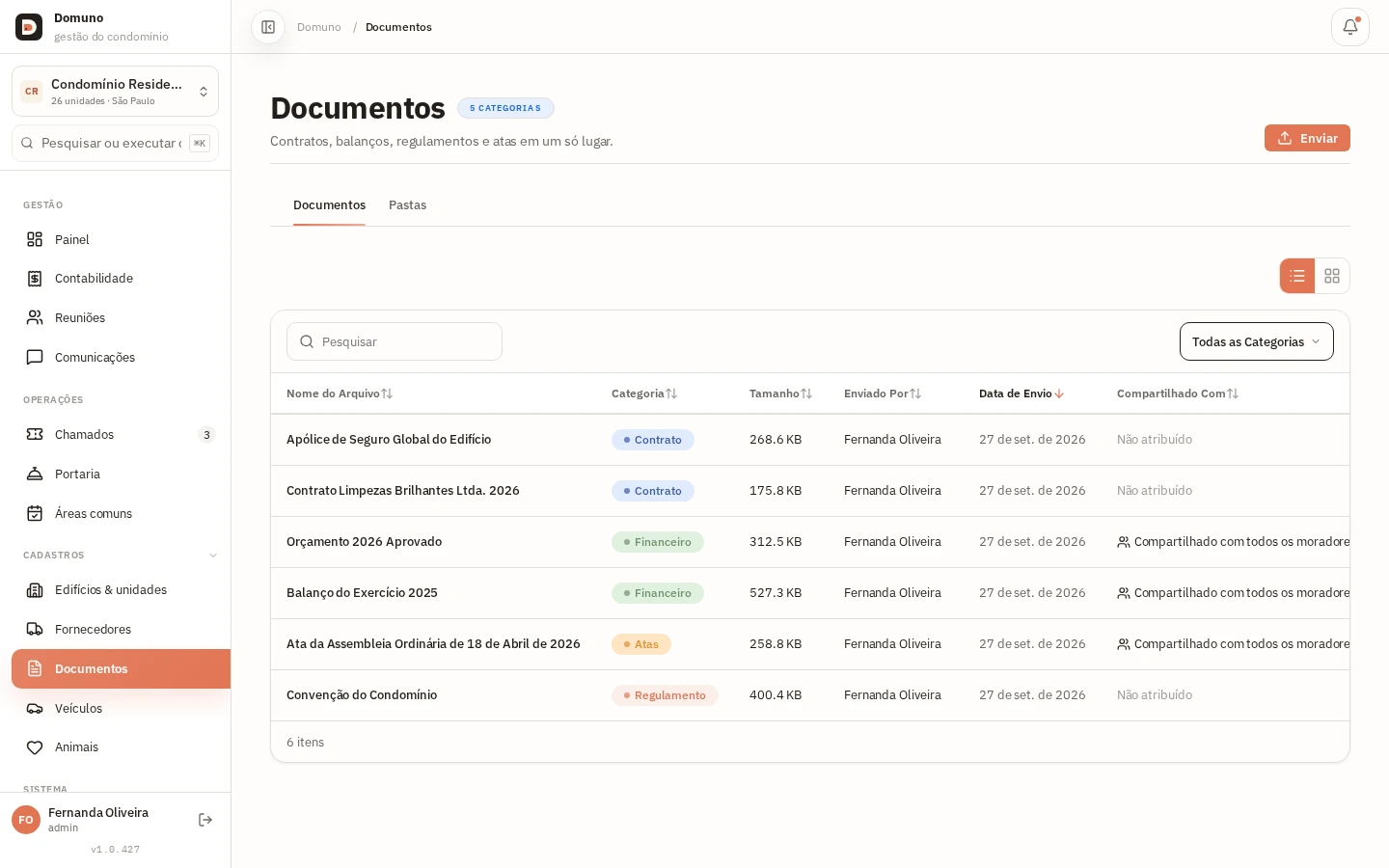 Arquivo de documentos com categoria, tamanho e visibilidade de cada item.