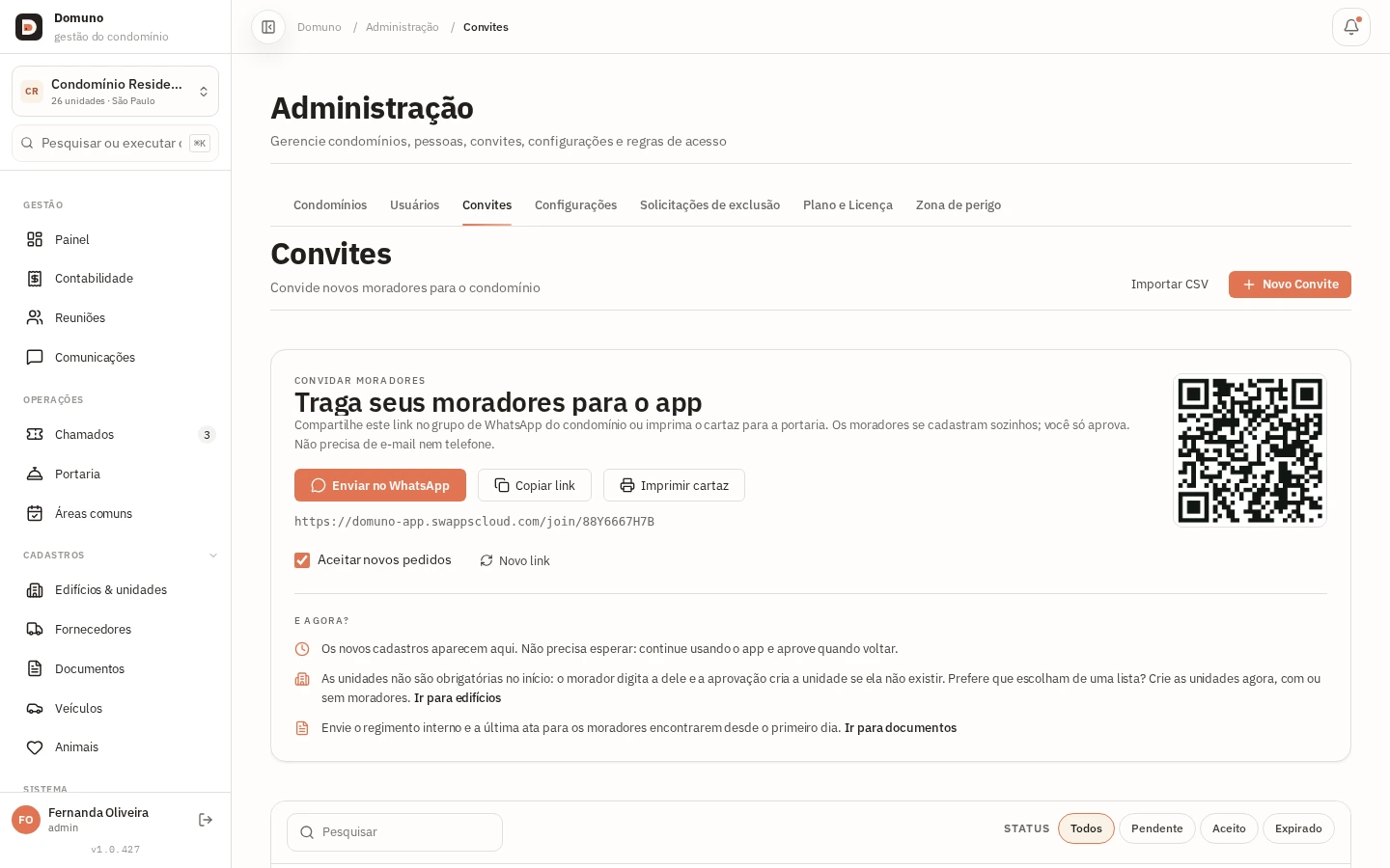 Aba de convites com o link/QR do condomínio e a lista de pedidos aguardando aprovação.